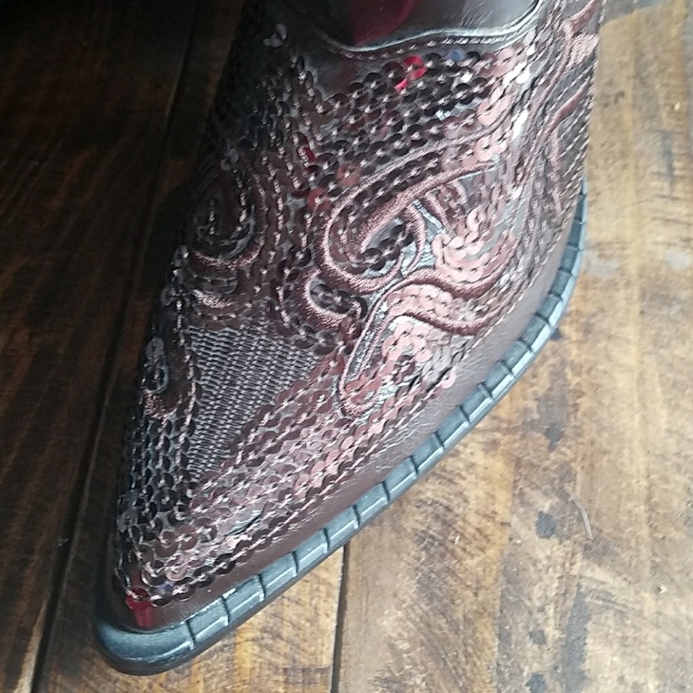 boots - Picture 2 of 4